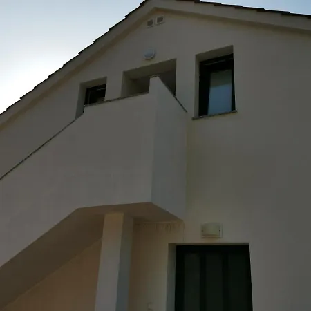 2 Near The Sea Apartment *